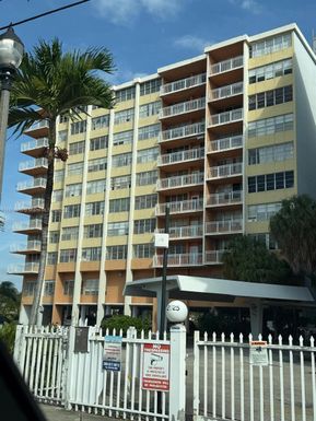 2025 NE 164th St # 605, North Miami Beach FL 33162