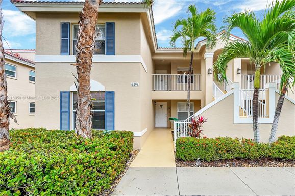6496 Huntington Lakes Cir # 201, Naples FL 34119