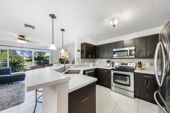 8945 NW 38th Dr # 17, Coral Springs FL 33065