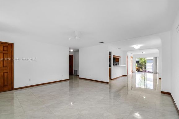 9085 SW 157th St, Palmetto Bay FL 33157