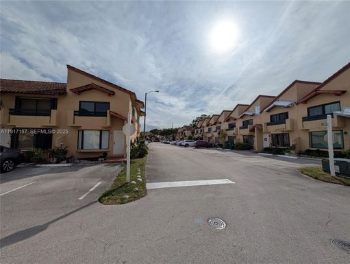 9935 NW 6th Ln # 9935, Miami FL 33172