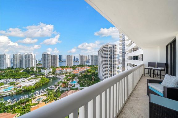 1000 W Island Blvd # 2407, Aventura FL 33160