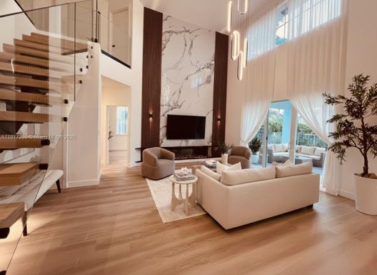 804 Crestview Cir, Weston FL 33327