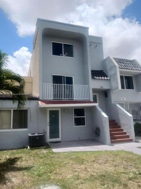 984 W 40th St # 2, Hialeah FL 33012