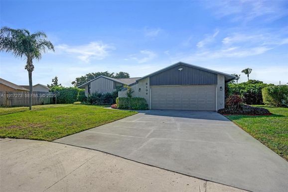 3108 Phoebe Ln, Delray Beach FL 33444