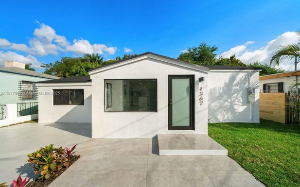 1367 NW 41st St, Miami FL 33142