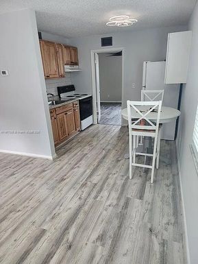 333 SE Martin Ave # 4, Stuart FL 34996