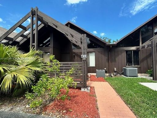 423 N University Dr # 13, Plantation FL 33324