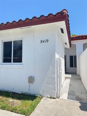 8419 SW 209th St, Cutler Bay FL 33189