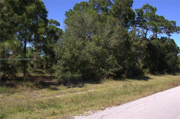 1915 moore, Other City - In The State Of Florida FL 33972