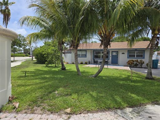 2190 NE 1st Ln, Boynton Beach FL 33435