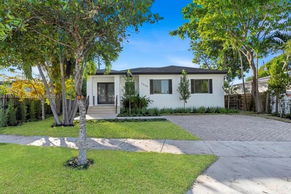 1520 NW 29th Ave, Miami FL 33125