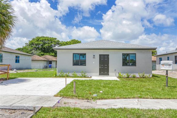 981 NW 4th Ave # 1, Pompano Beach FL 33060