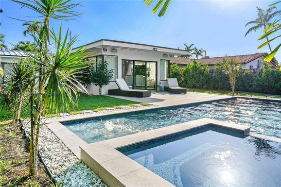 1625 Daytonia Rd, Miami Beach FL 33141