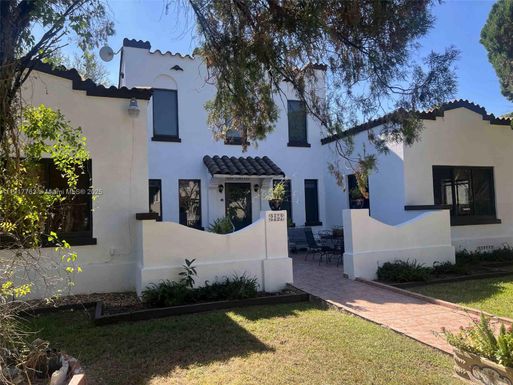 2152 SW 10, Miami FL 33135