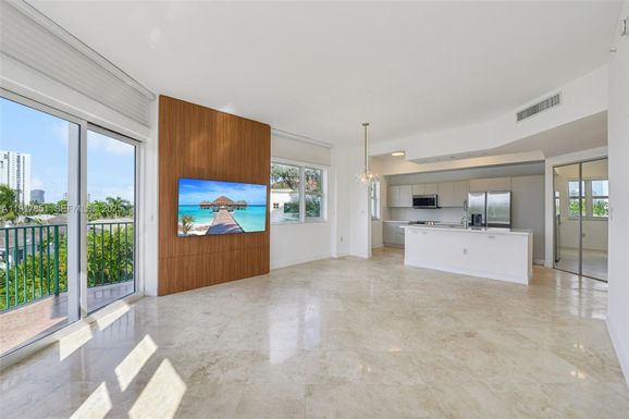 19900 E Country Club Dr # 402, Aventura FL 33180