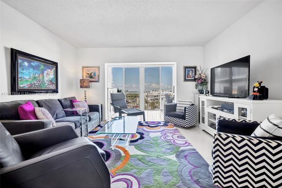 3800 Hillcrest Dr # 709, Hollywood FL 33021