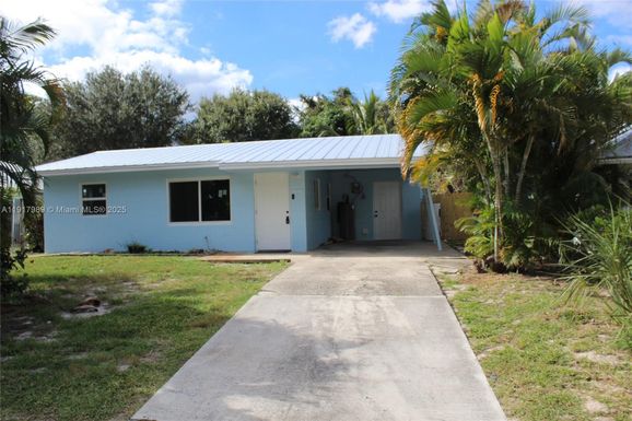 5050 SE Ebbtide Ave, Stuart FL 34997