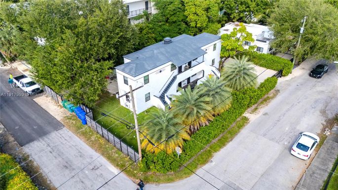 8270 NE 1st Pl, Miami FL 33138