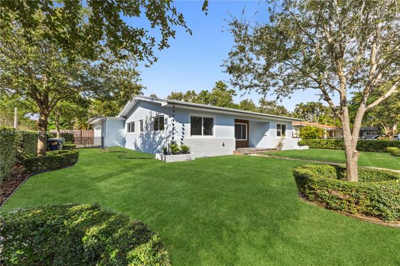 8910 NE 9th Ct, Miami FL 33138