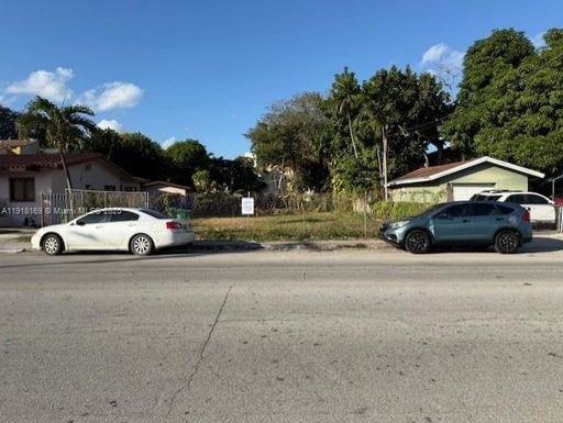 1121 NW 2nd St, Miami FL 33128