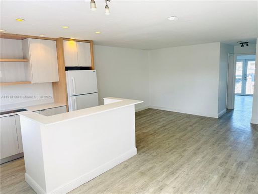 2185 NE 123rd St # 110, North Miami FL 33181