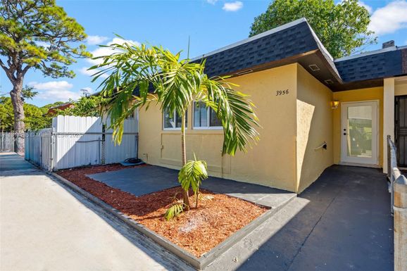 3956 NW 207th St Rd, Miami Gardens FL 33055