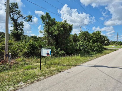 844 E Foxtail, Lehigh Acres FL 33974