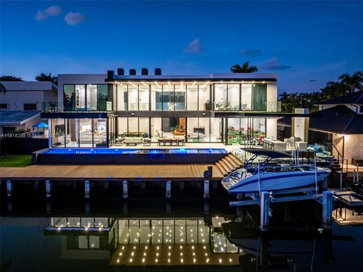 1102 Washington St, Hollywood FL 33019