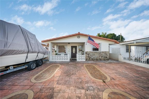 270 W 14th St, Hialeah FL 33010