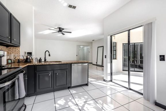 6641 Via Regina # 6641, Boca Raton FL 33433