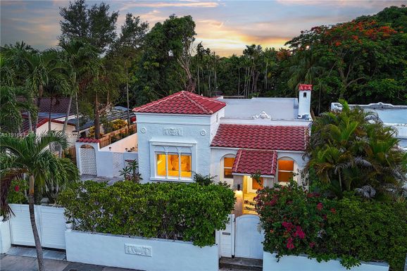 3616 SW 26th St, Miami FL 33133