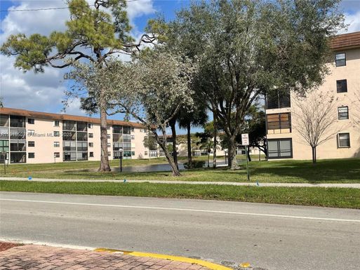 4940 E Sabal Palm Blvd # 302, Tamarac FL 33319
