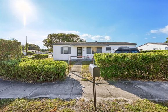 15900 NW 27th Ct, Miami Gardens FL 33054