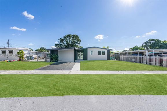 832 NW 171st Ter, Miami Gardens FL 33169