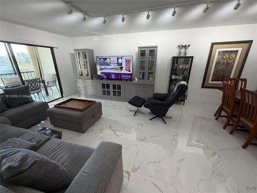 7290 Kinghurst Dr # 306, Delray Beach FL 33446