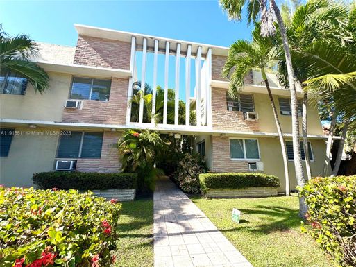 4740 Pine Tree Dr # 32, Miami Beach FL 33140