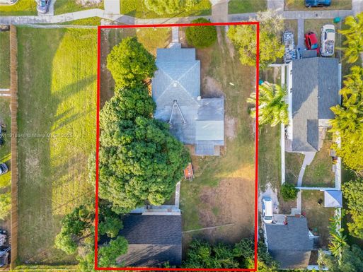 559 NW 2nd St, Florida City FL 33034