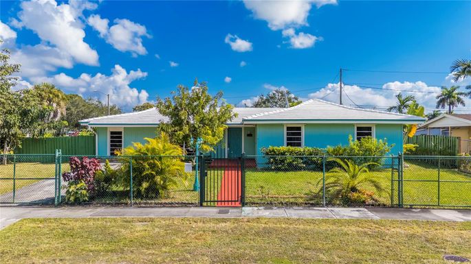 16001 SW 98th Ave, Miami FL 33157