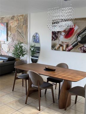 8411 NW 8th St # 405, Miami FL 33126