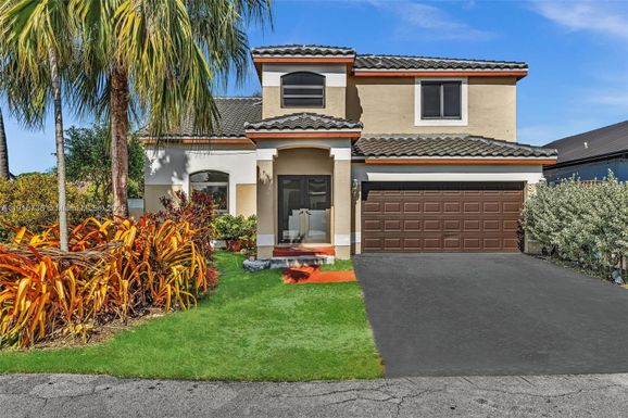 8249 NW 200th Ter, Hialeah FL 33015