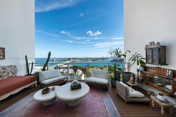 1040 Biscayne Blvd # 2203, Miami FL 33132