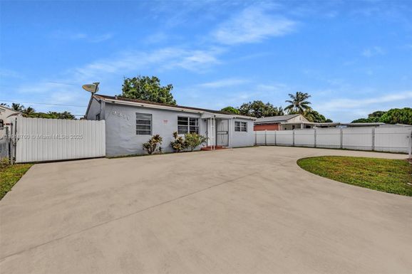 9311 Broad Manor Rd, Miami FL 33147