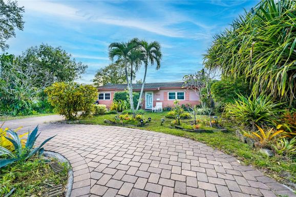 3230 N 72nd Ter, Hollywood FL 33024