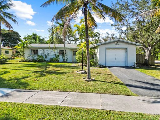 19700 Whispering Pines Rd, Cutler Bay FL 33157