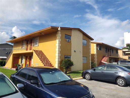 10831 SW 5th St, Sweetwater FL 33174