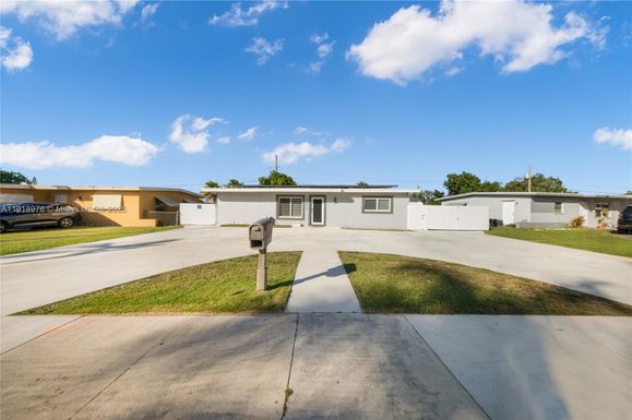 14465 SW 288th St, Homestead FL 33033