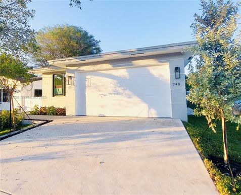 745 NE 36th St, Oakland Park FL 33334