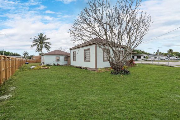 145 NW 6th Ave, Florida City FL 33034