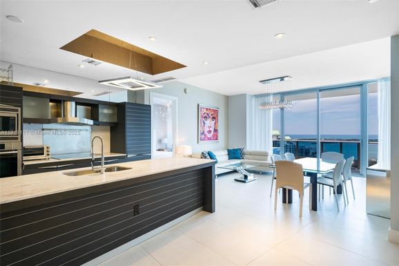 200 Biscayne Boulevard Way # 4707, Miami FL 33131